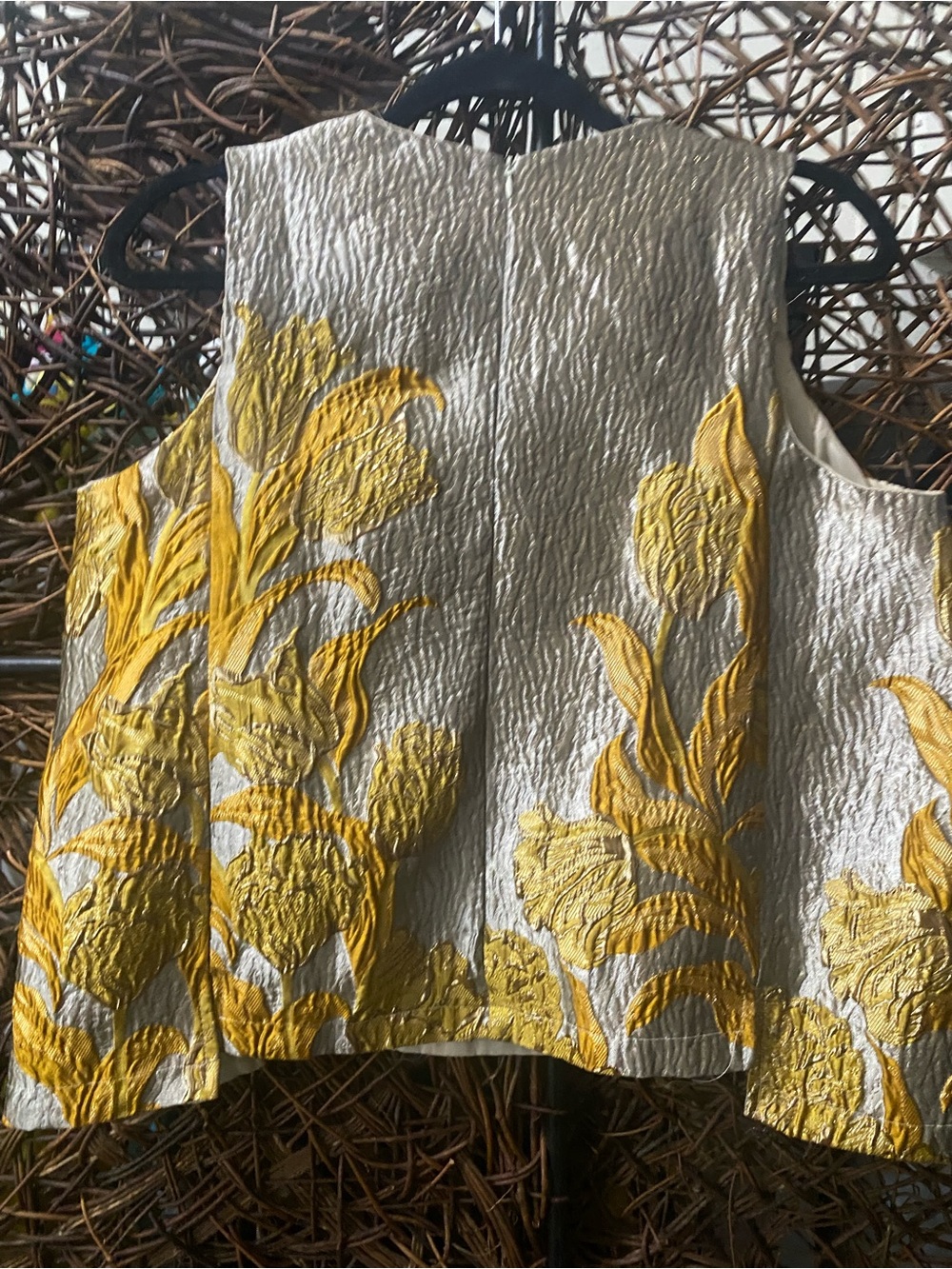 Elegant Gold Floral Jacquard Shell Top - Women's